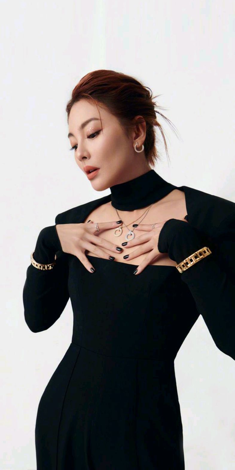 百变女神张雨绮高清写真,性感妩媚,艳美绝伦