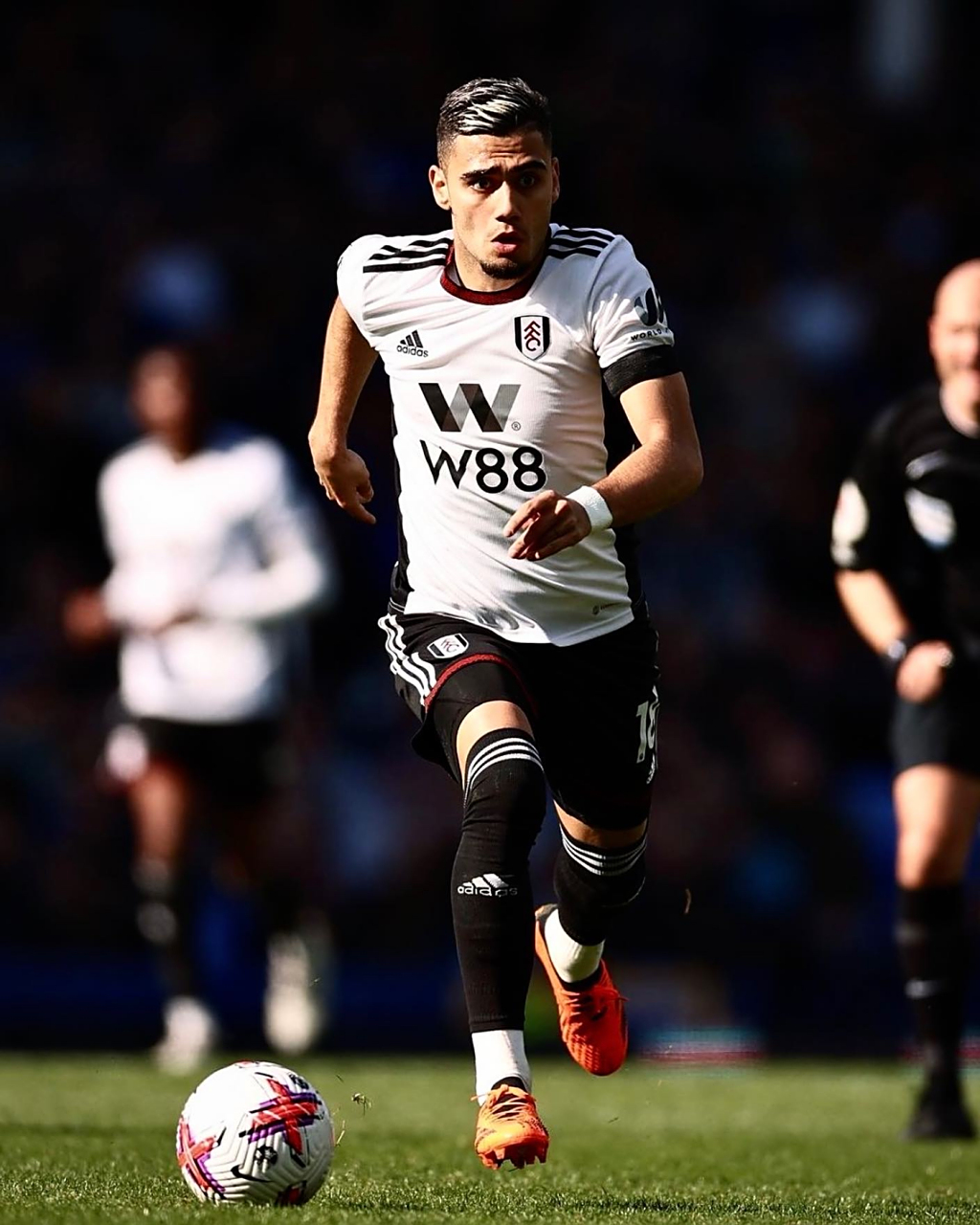 佩雷拉 这位富勒姆的巴西人是一名技术素质令人印象深刻的球员,他的