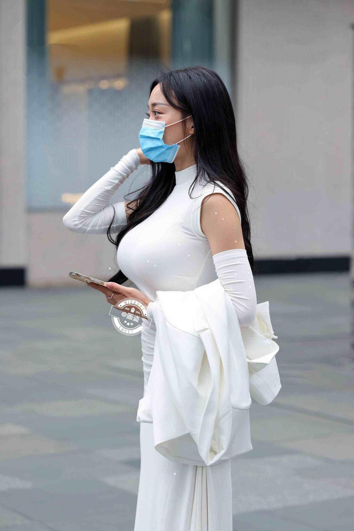 每一种包臀裙都能释放出不一样的美感来,拉长身材比例,会怎样?