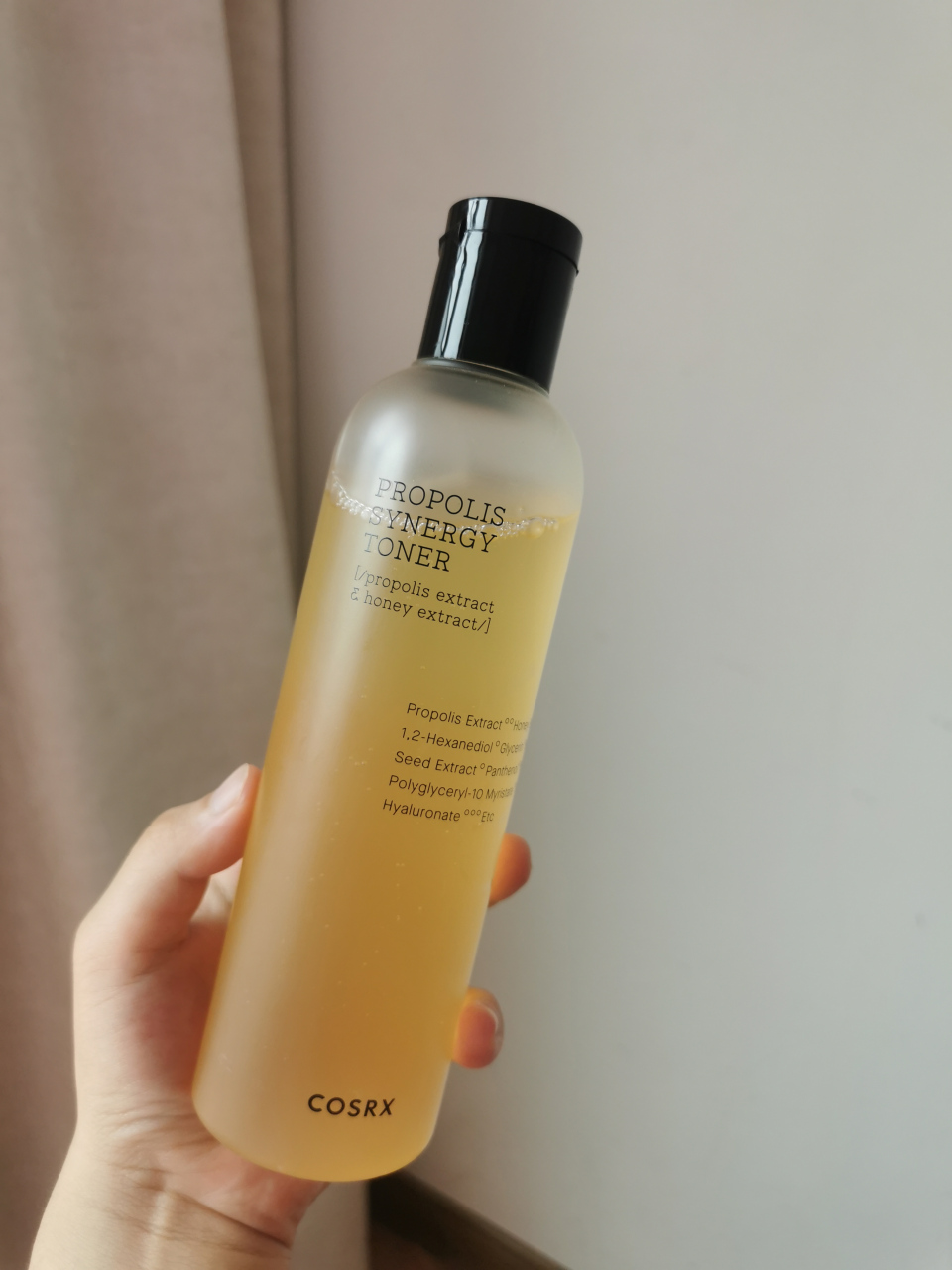 蜂胶水 #潮级玩家# 这个cosrx蜂胶精华水质地好浓稠 浓稠的简直就和
