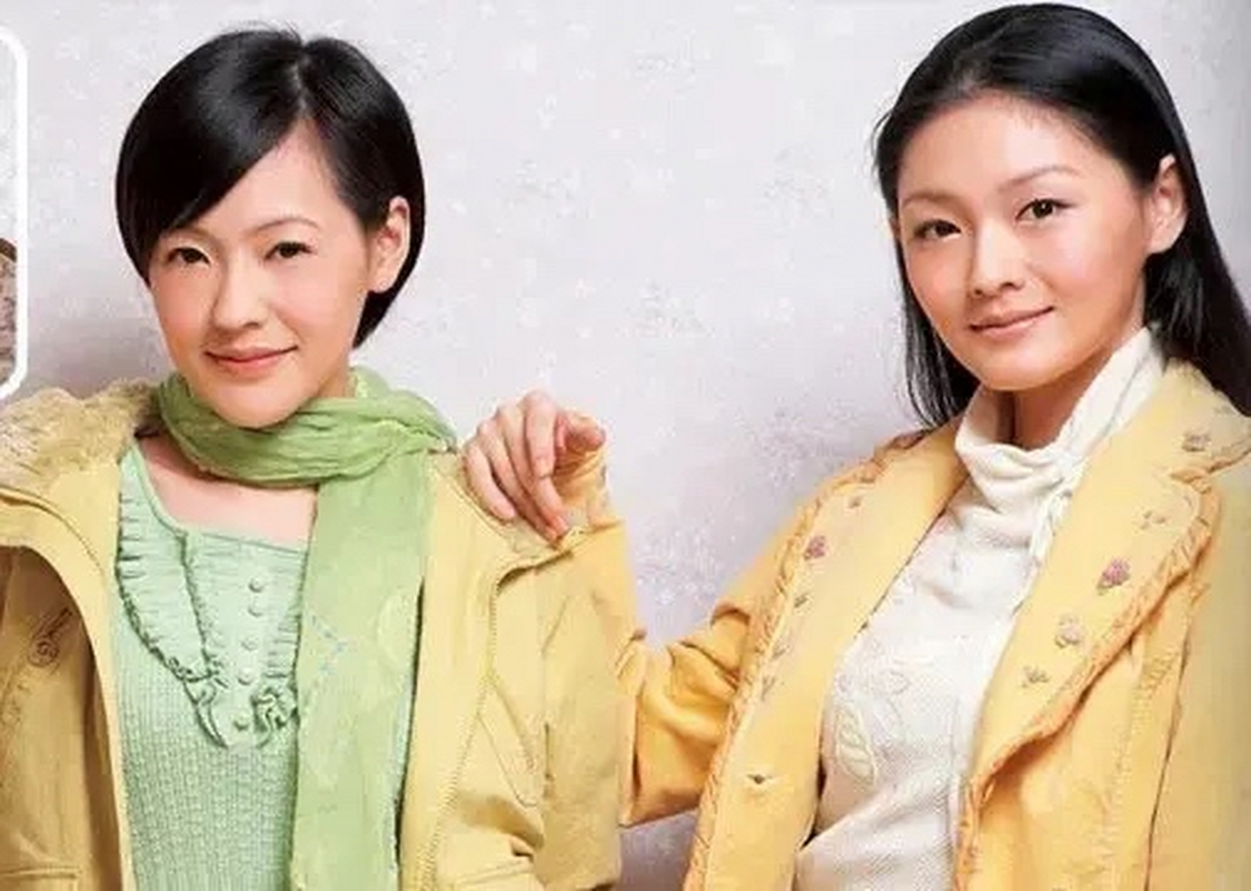 早期大小s代言阿依莲的模特照,如今看来显得有些土气,但在当时却是