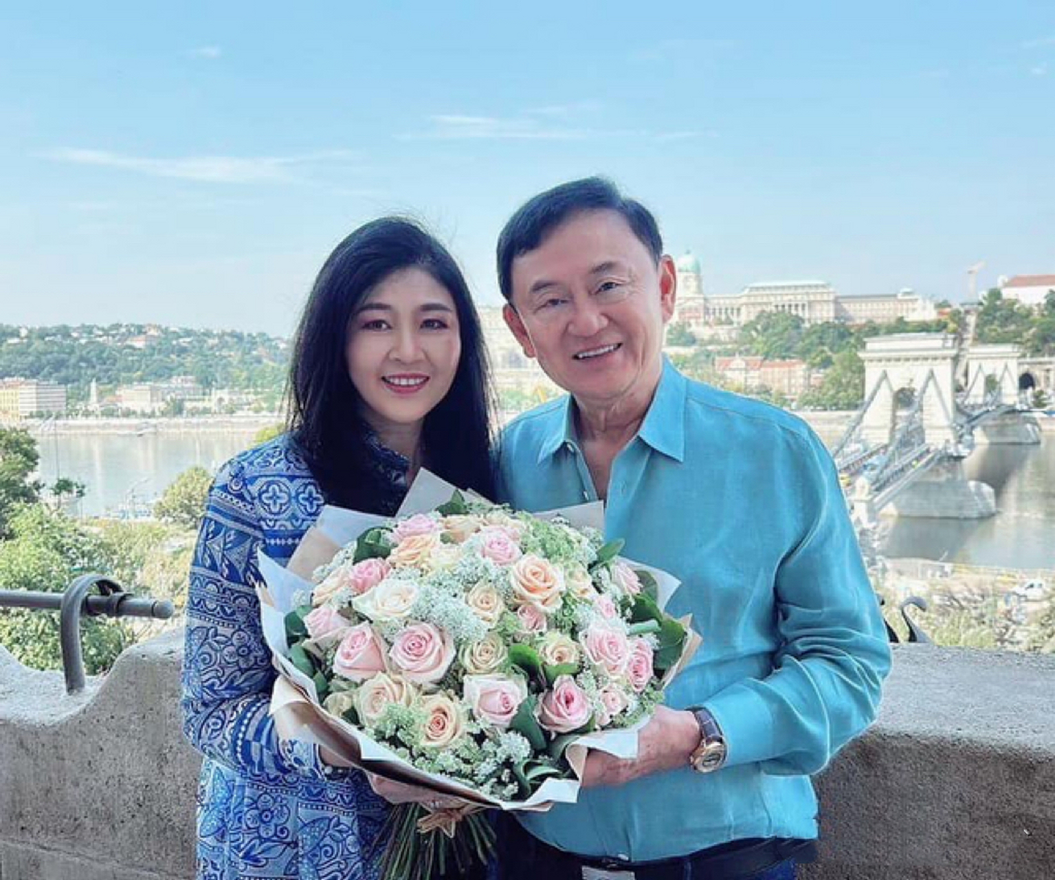 泰国前总理英拉56岁生日晒与他信合照 英拉儿子做功德为母庆生
