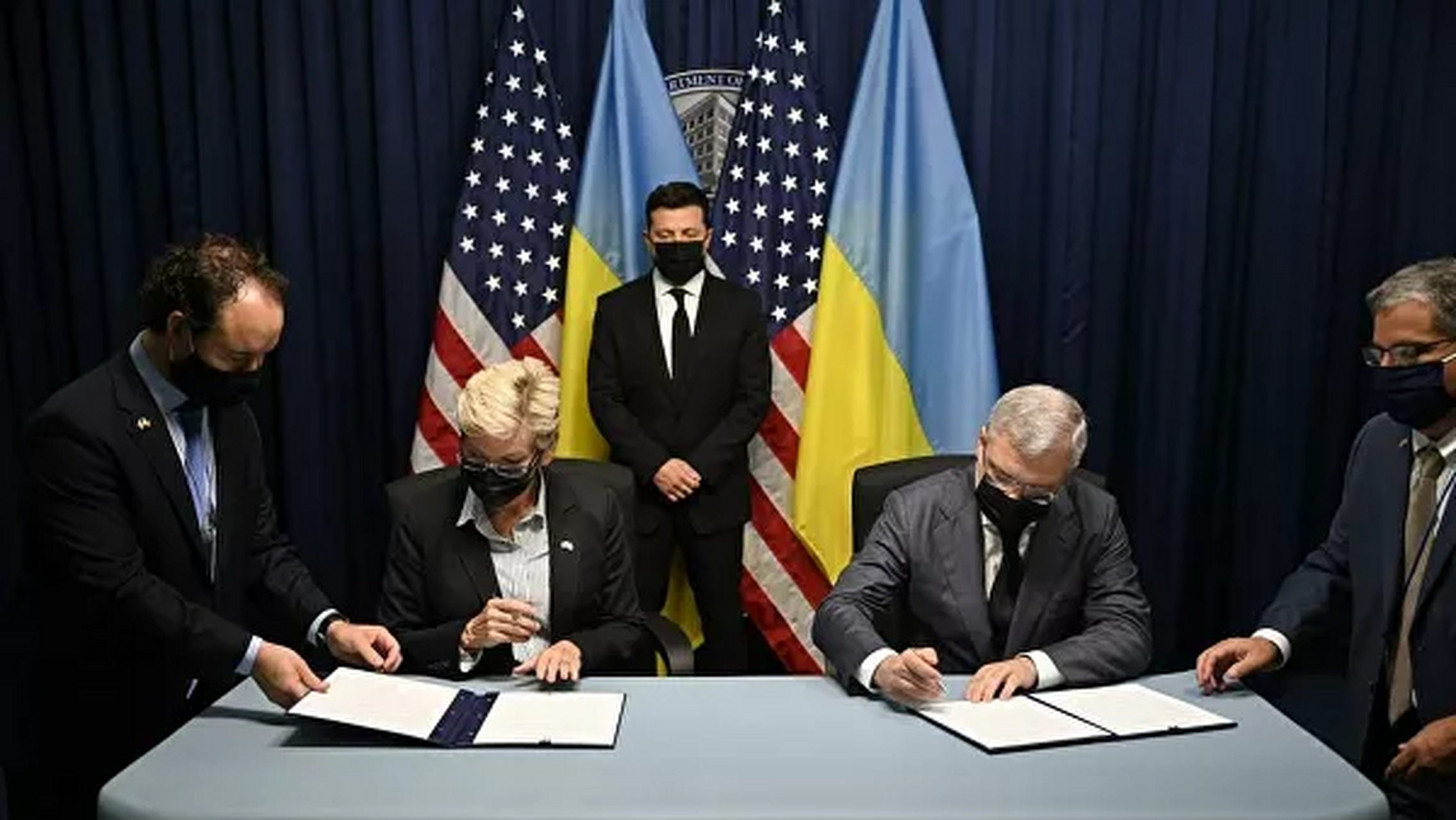 美国就是个战争贩子,430亿买下乌克兰!