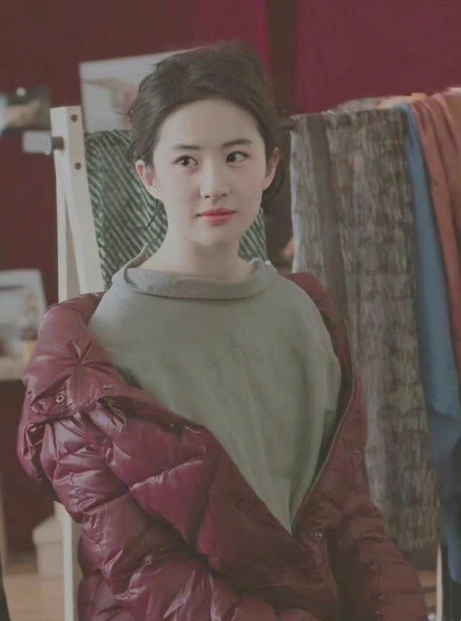 刘亦菲真是穿麻袋都好看,我还没见过哪件丑衣服是仙女驾驭不了的 67