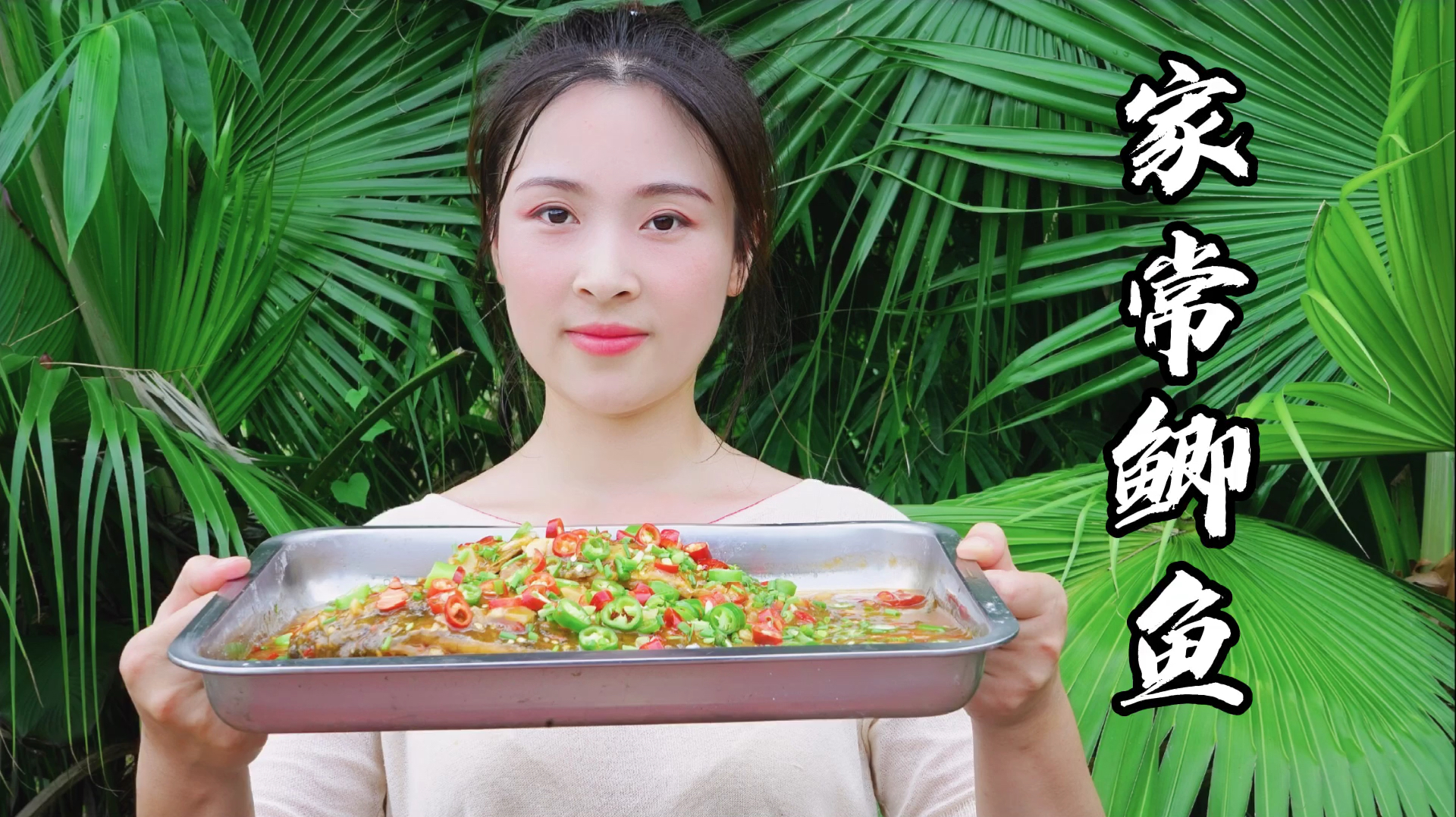 小向做四川特色菜“家常鲫鱼”，酸辣开胃，味道很正宗！