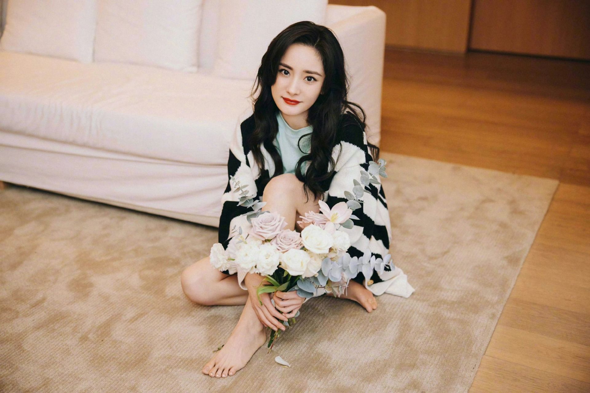 杨幂白嫩的美脚丫