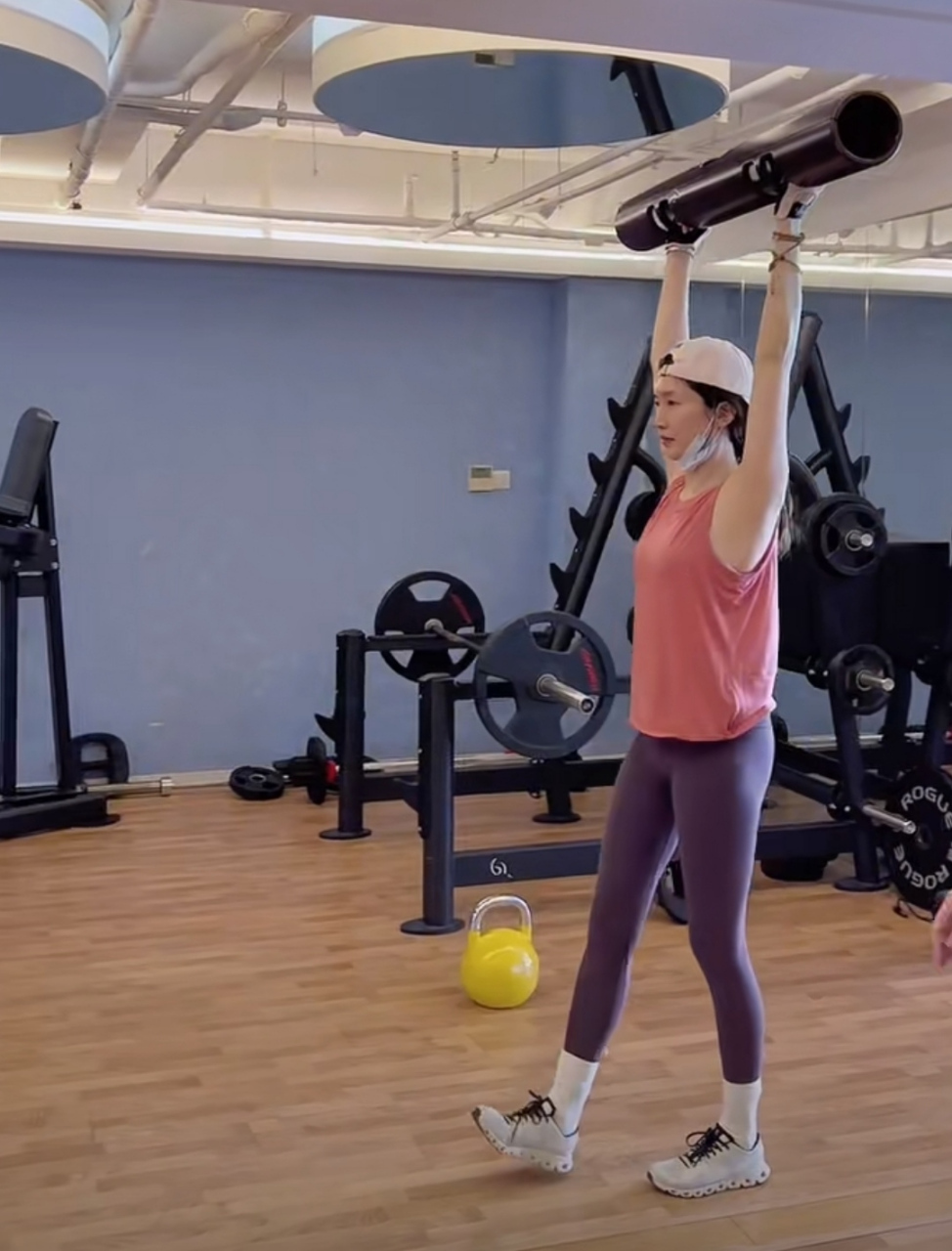 江疏影分享健身日常,她那么瘦却还坚持去塑形,马上年底要参加各种红毯