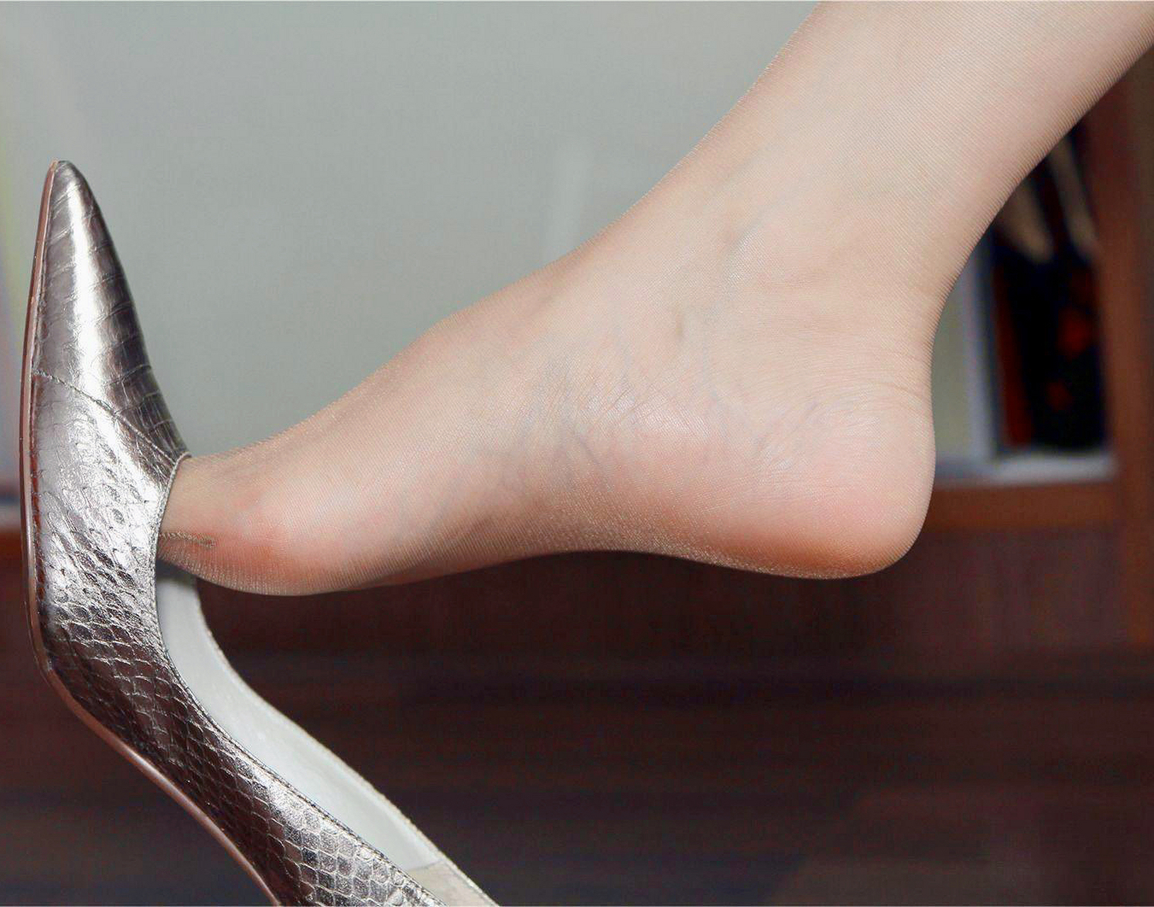 咖色脚尖透明丝袜特写#丝袜