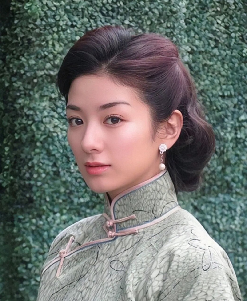 娱乐最前沿# 黄奕年轻时候真的又英气又灵动,年纪大了反而想不开去