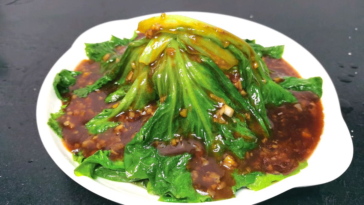 这才是蚝油生菜的正确做法,翠绿不发黑,汤汁鲜味十足