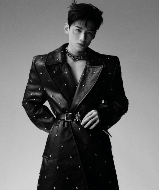 白敬亭风格造型真多变!黑色皮衣战损妆,黑老大气质拿捏了