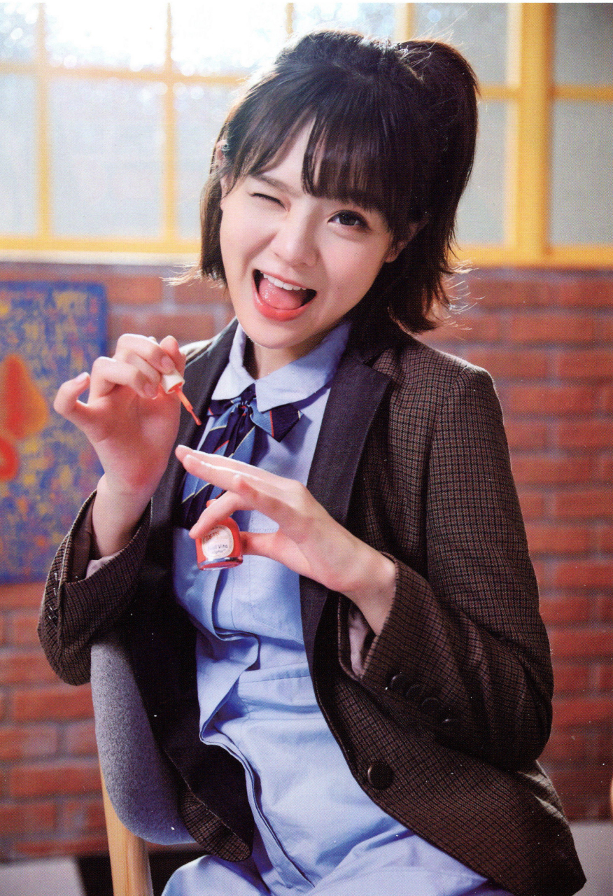 钟丽丽,2000年5月6日出生于新疆,中国内地影视女演员,就读于北京电影