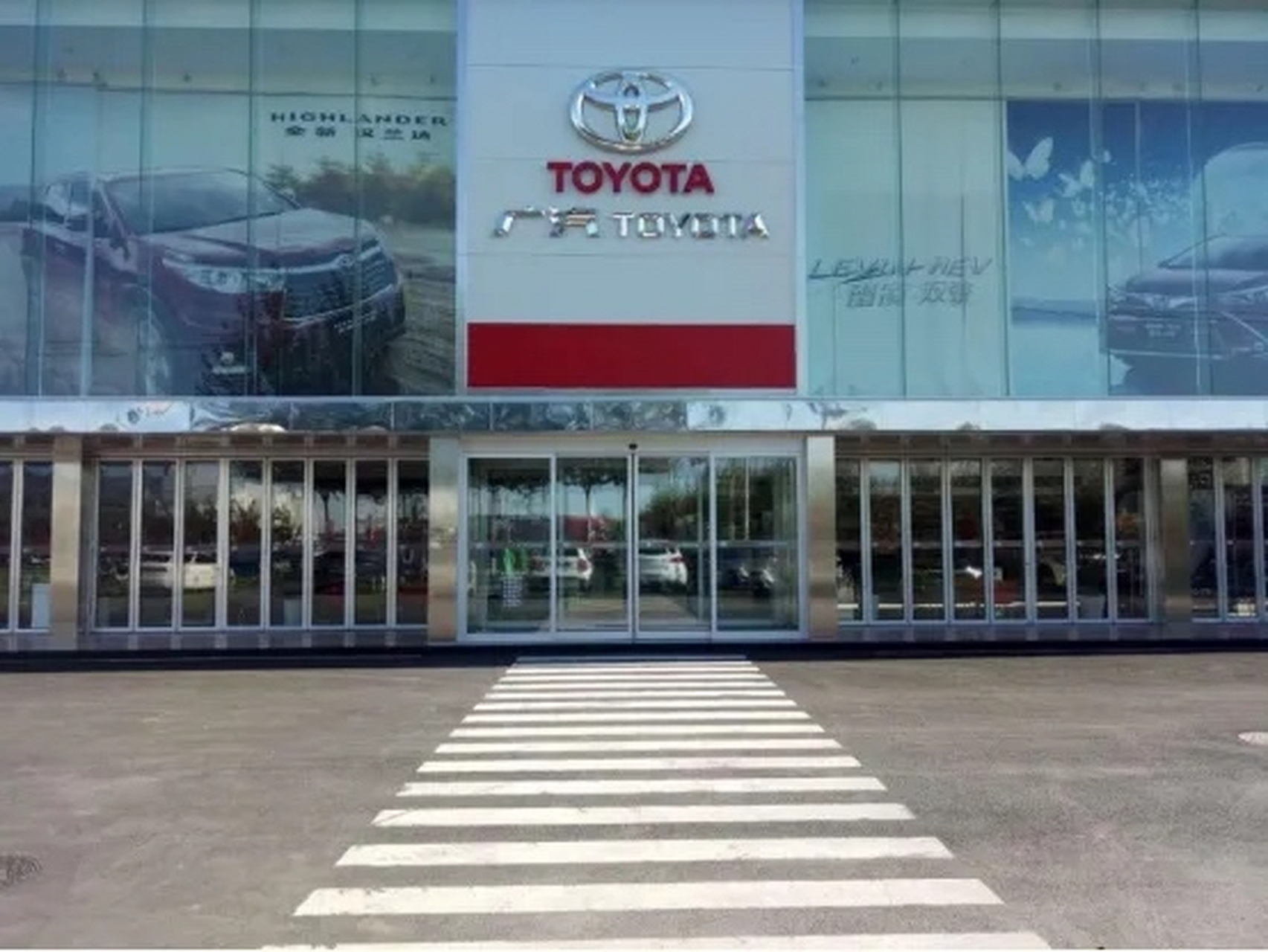 陕西西安,雷某从某4s店花198800元购买了一台丰田凯美瑞,车子开了7年