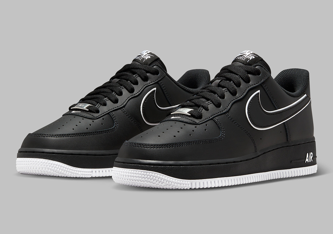 空白的白色色调照亮了这片漆黑的 nike air force 1