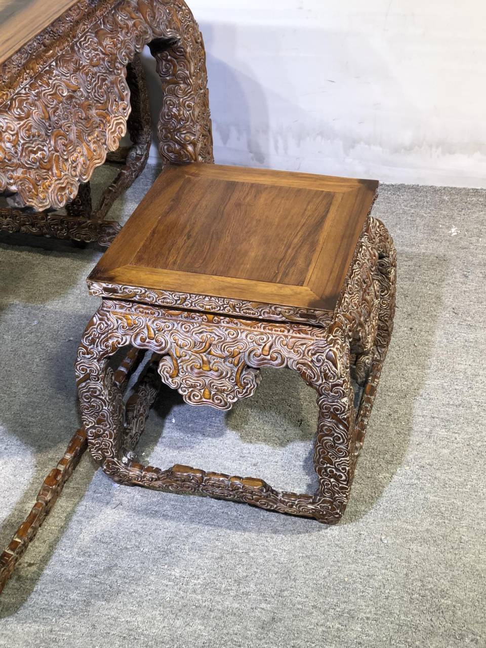 精品旧藏大叶黄花梨八仙桌五件套,榫卯结构 选料精良 做工考究 极品