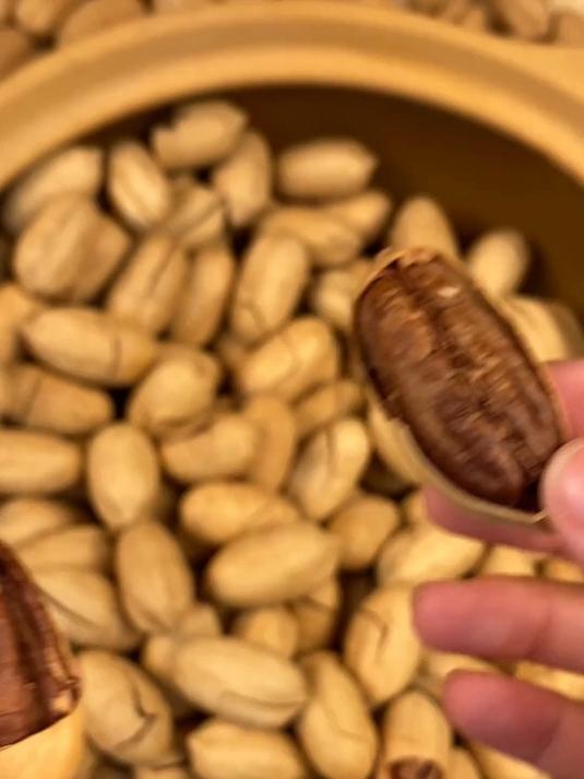 壳薄易剥,果肉厚实饱满,奶香酥脆的碧根果 好吃到停不下来