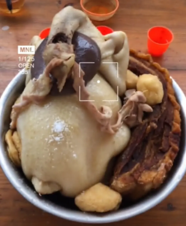 广西女子在过年时准备杀鸡拜神,可切开的鸡一看,她懵了不敢相信