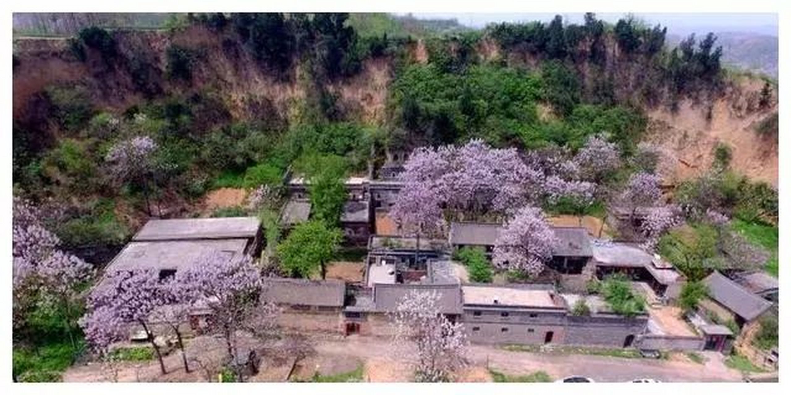 在河南省巩义市米河镇双楼村,也有一处规模不小的民居群,人们通常管这