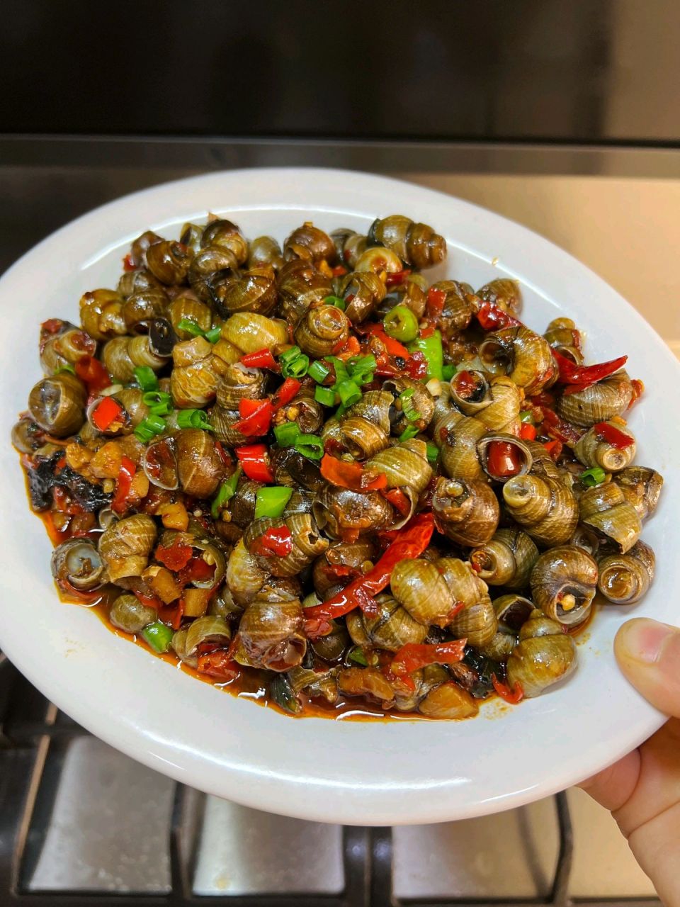 爆炒螺蛳,香辣入味,嗦螺也太快乐了,绝绝子|螺蛳上市啦,这边菜市场卖