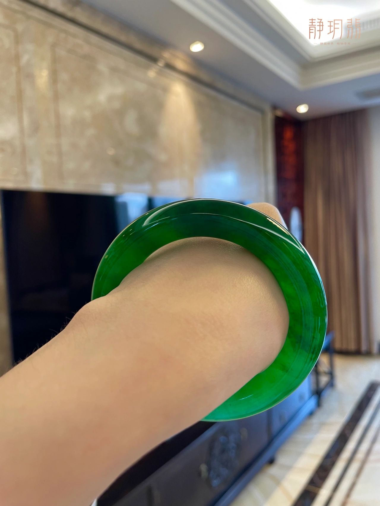 上拍级别的翡翠帝王绿满色手镯