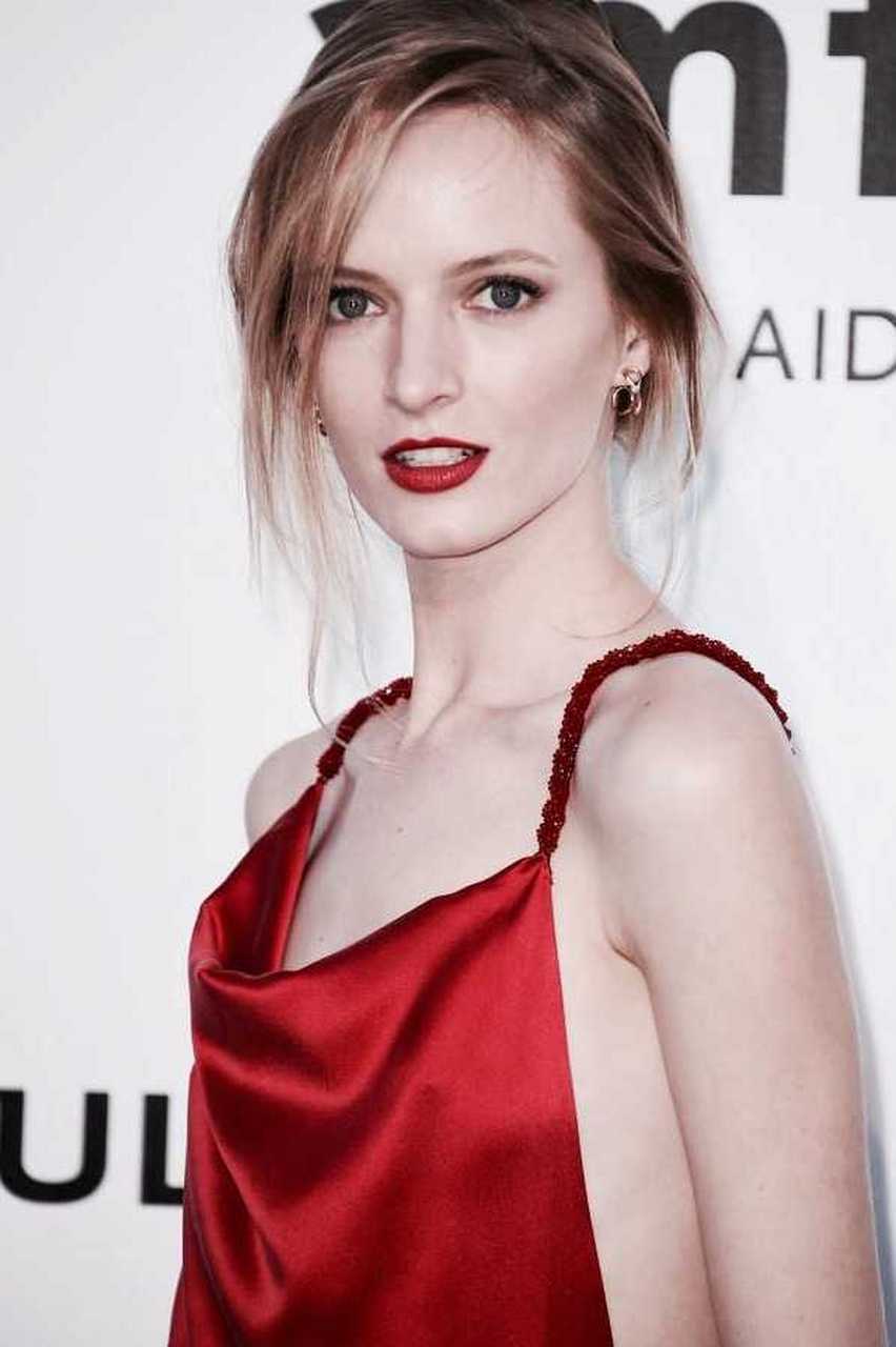 daria strokous  俄罗斯模特 90年出生 身高180cm 外号"鸭鸭""大裂技