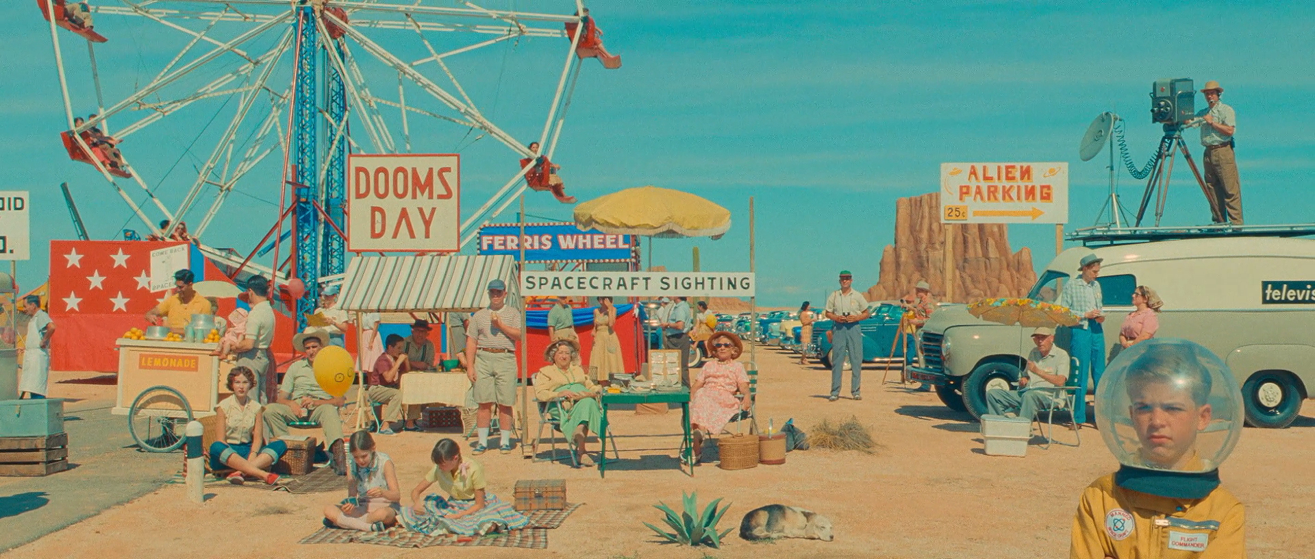 韦斯·安德森仅有6分?多巴胺色彩文艺片《小行星城》盛宴还是无聊