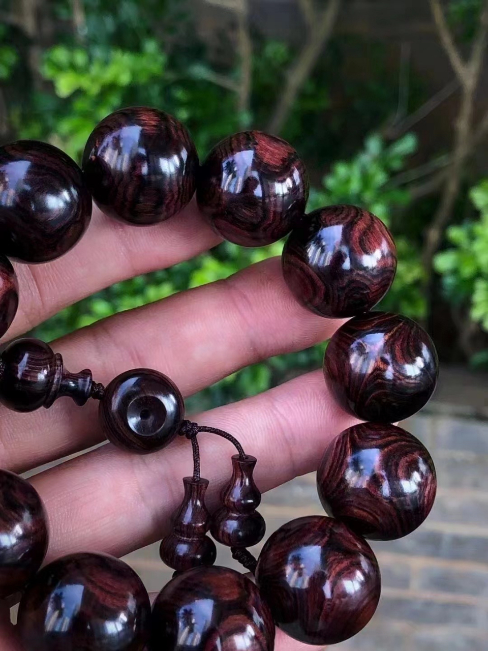 海南黄花梨紫油梨对眼鬼脸x纹手串 正芯紫底x纹对眼规整统一,纹理清晰