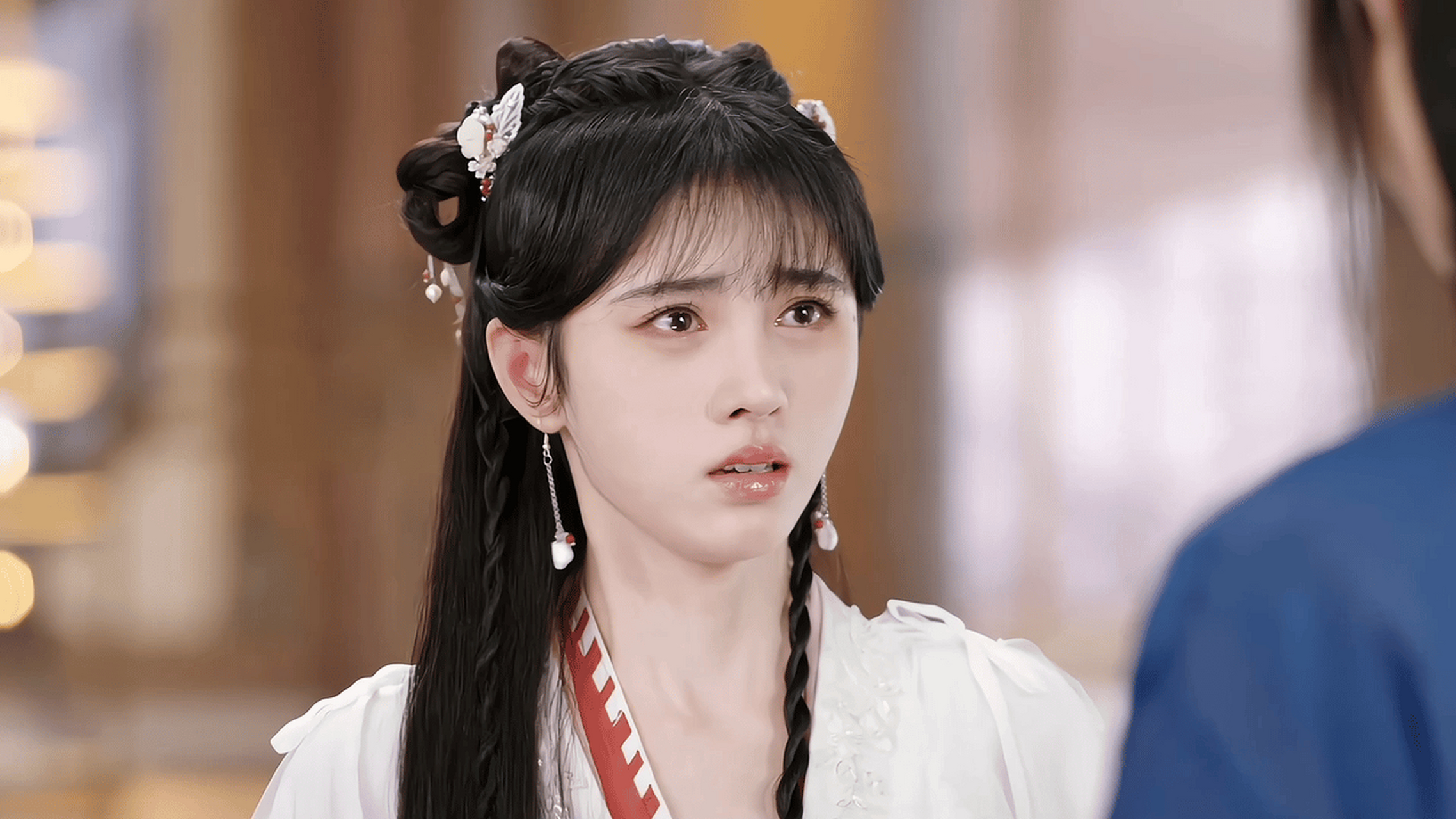 鞠婧祎不太适合刘海啊,还是露额头的她比较好看