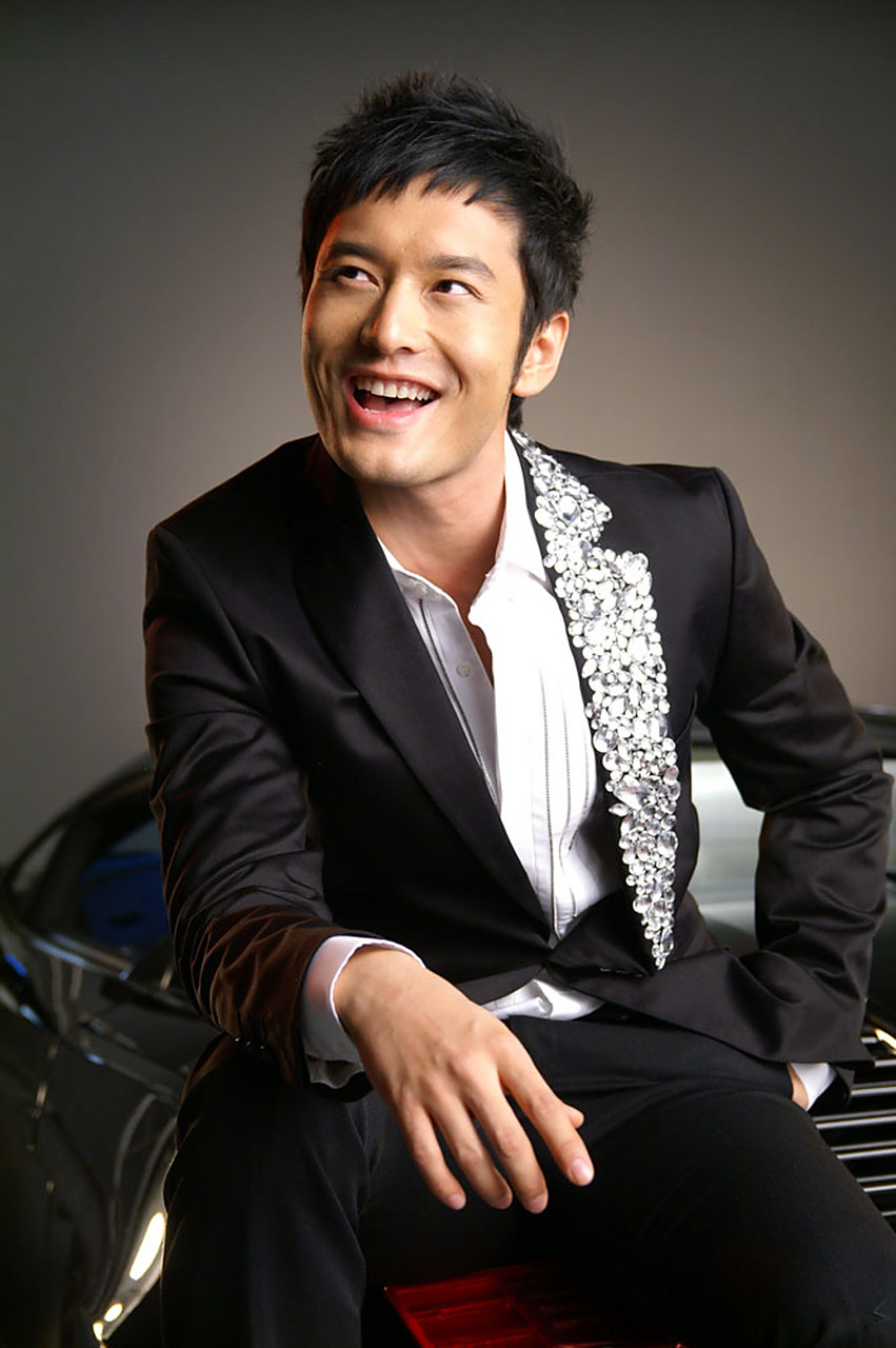 (匋寳 京東都有),穿什么衣服都好看 3.  刘源也做医美了,但效果一般.