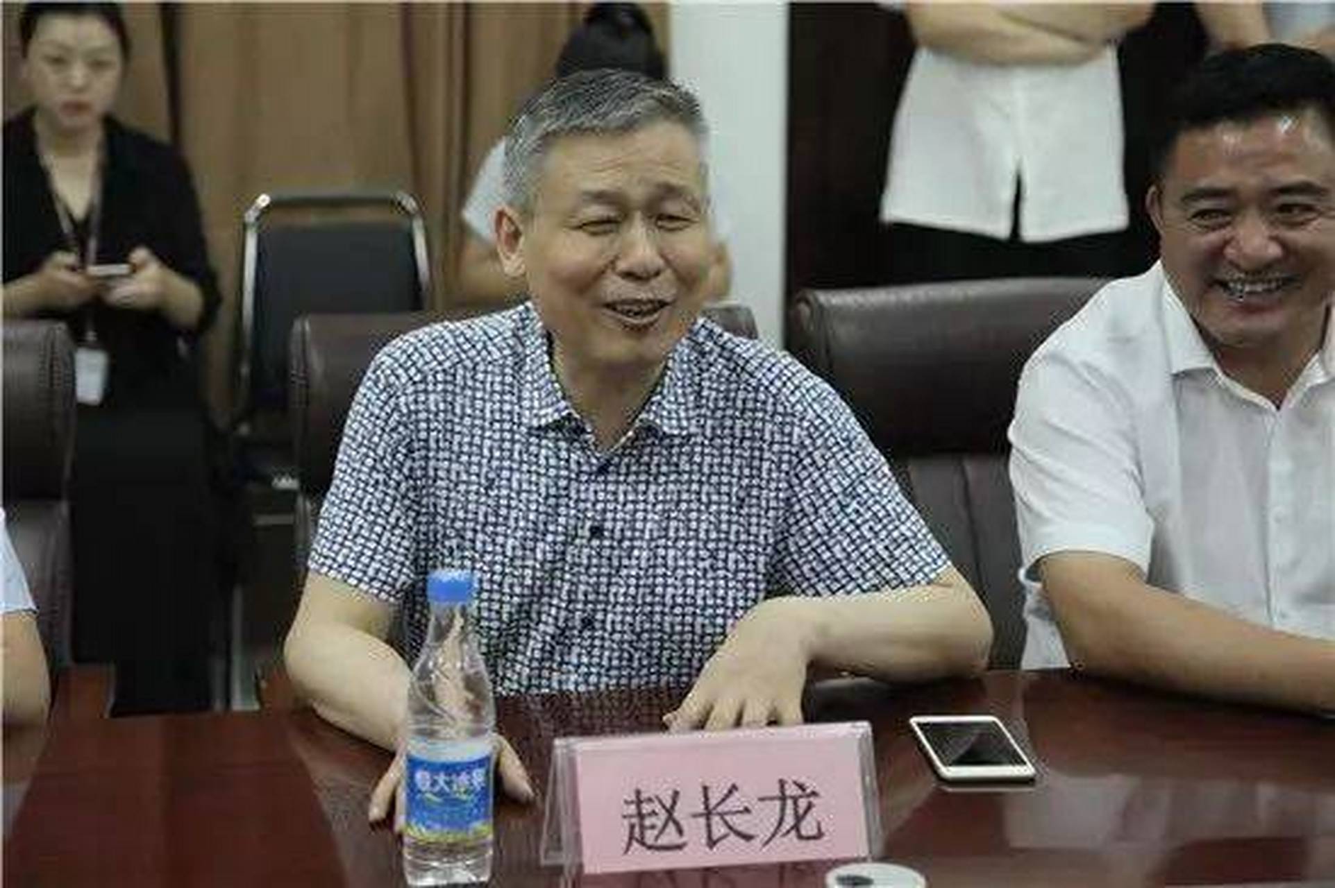 恒大集团新任董事长赵长龙 赵长龙1964年出生于河南省南阳市邓州龙堰