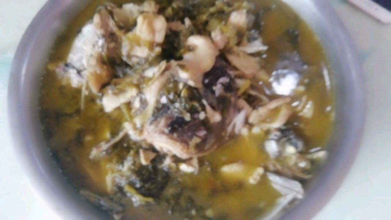 买一条鱼,赠了4个鲤鱼头,今天做个酸菜鱼