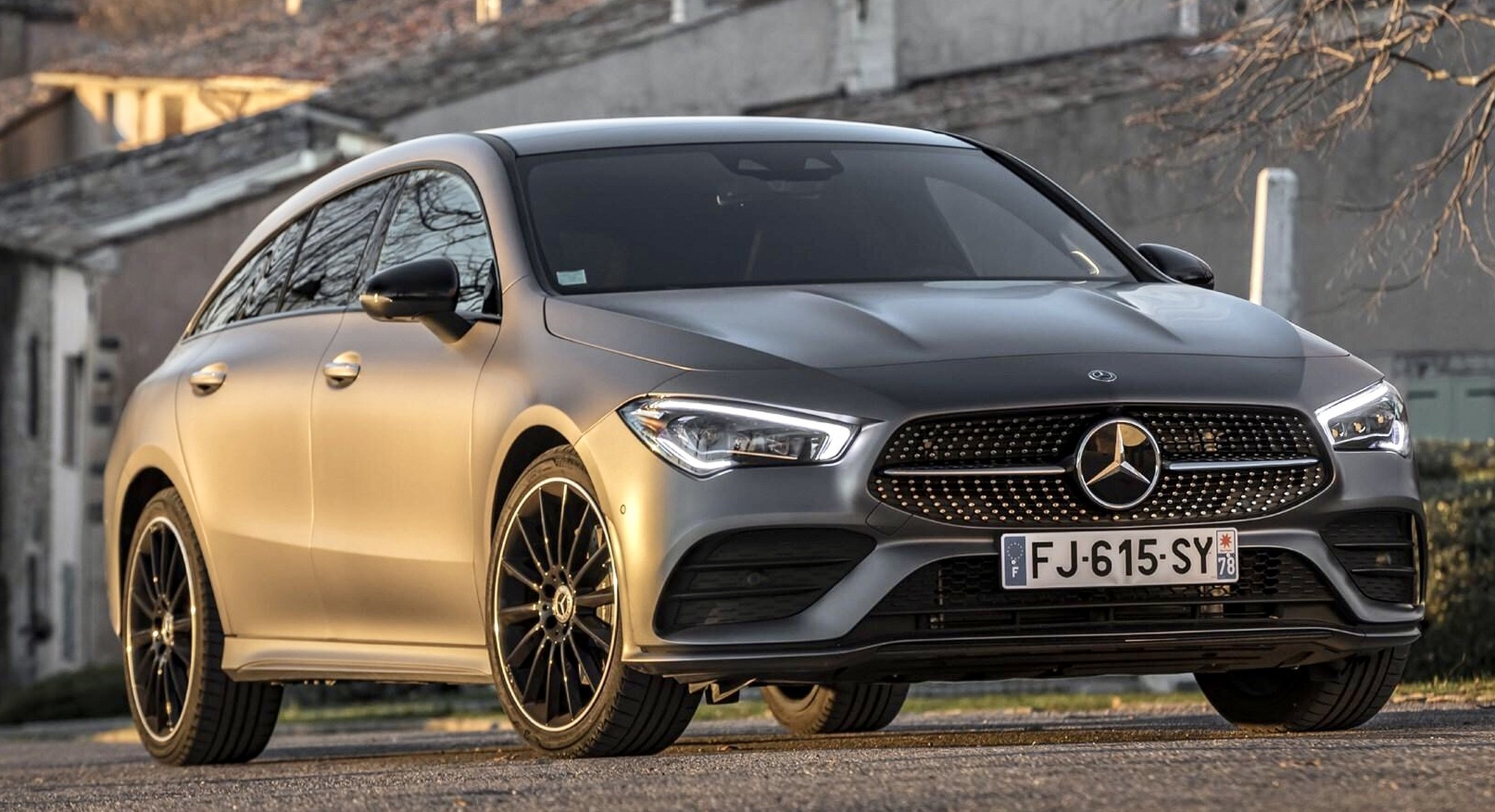 奔驰cla旅行版,前脸和轿车款没有两样,后尾灯犀利好多91