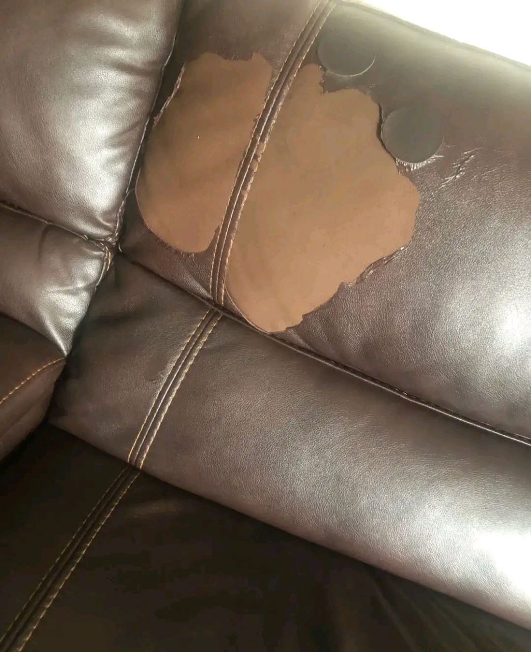 有钱的直接买真皮吧,科技皮就是一种合成的布料,使用寿命还不如皮革