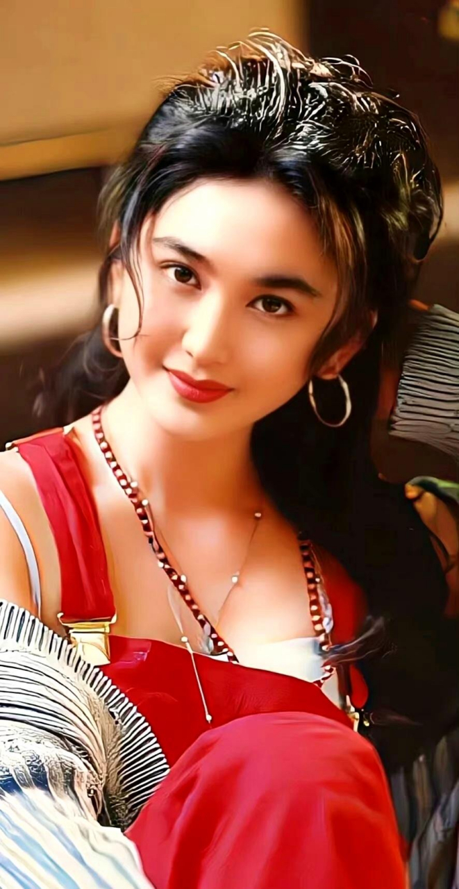 香港一代女星温碧霞好美,好丰满