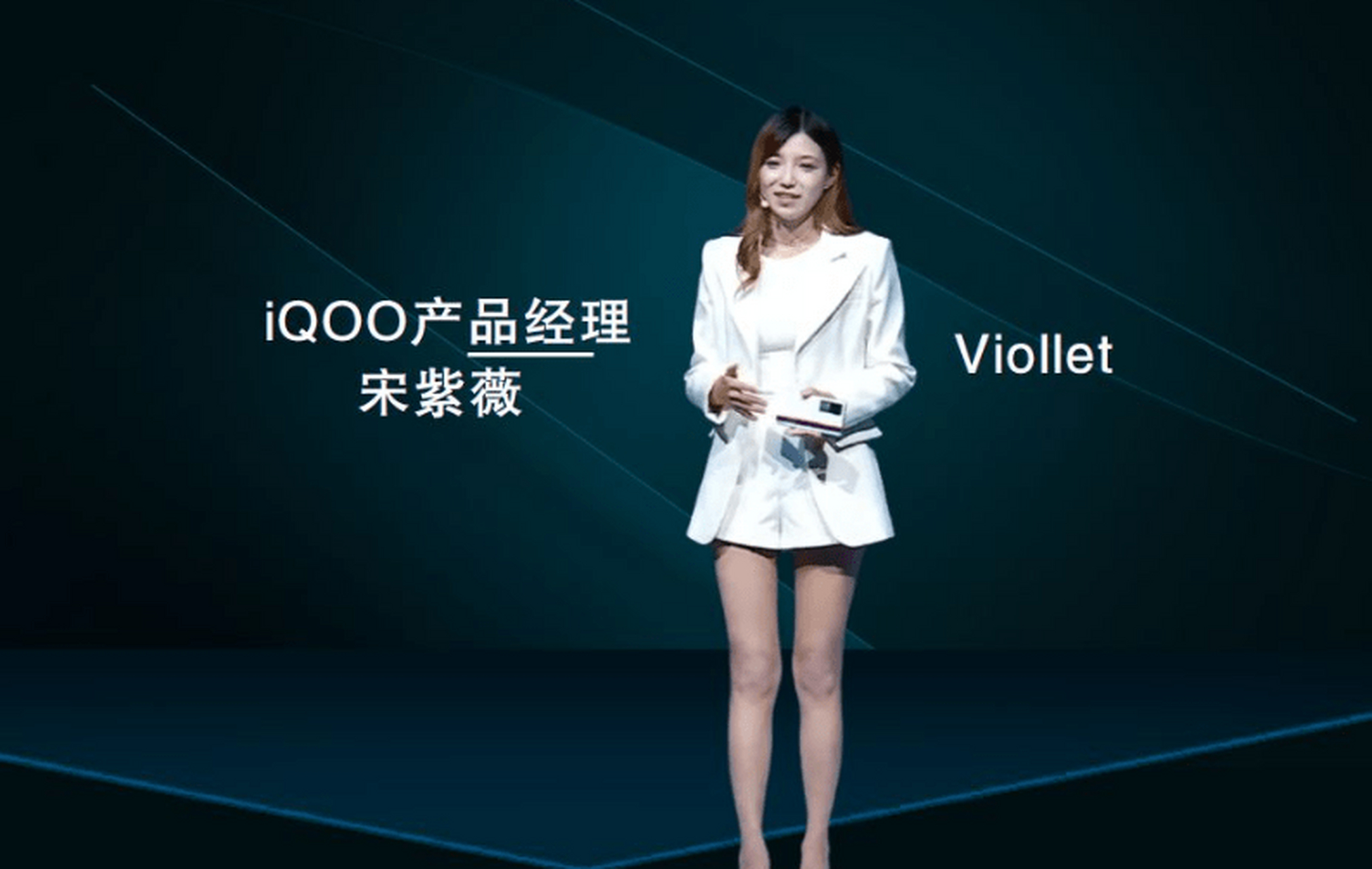 刚从iqoo离职不久的宋紫薇发文吐槽iphone15pri的钛合金虽然更贵更轻