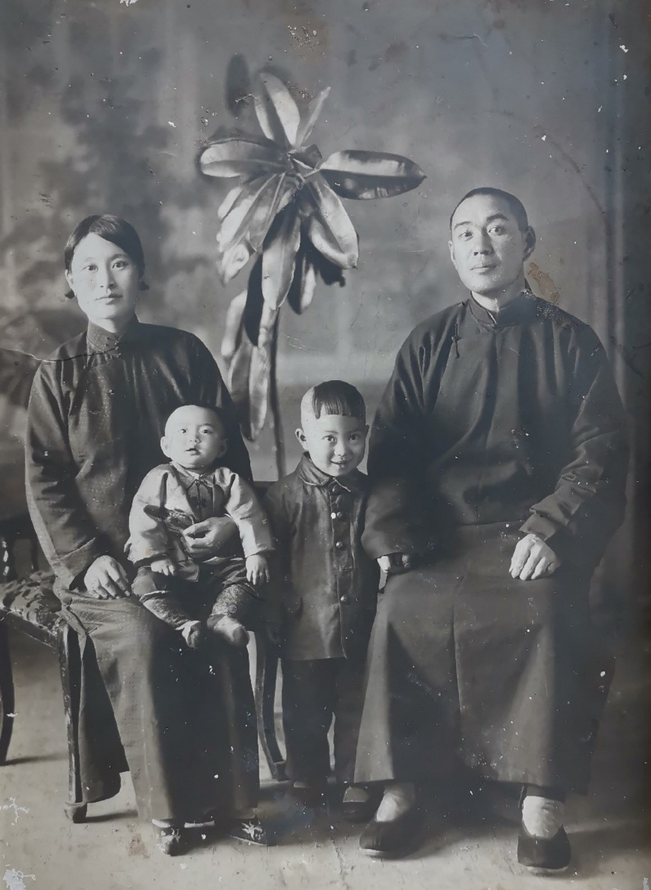 民国时期的家庭合影老照片
