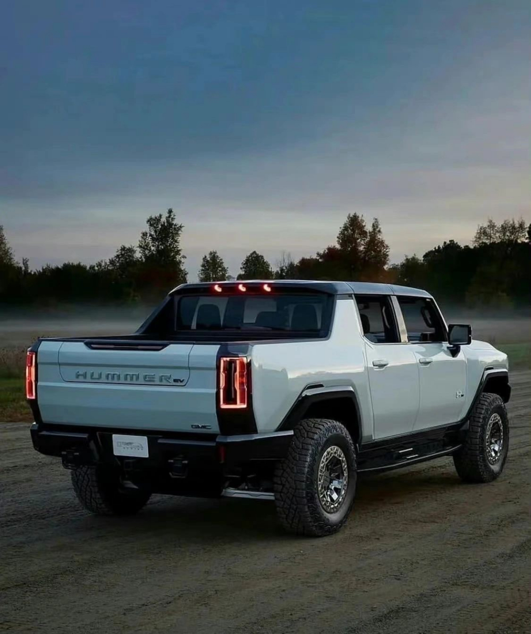 纯电动悍马皮卡,三电机e4wd四驱,1000马力.3.