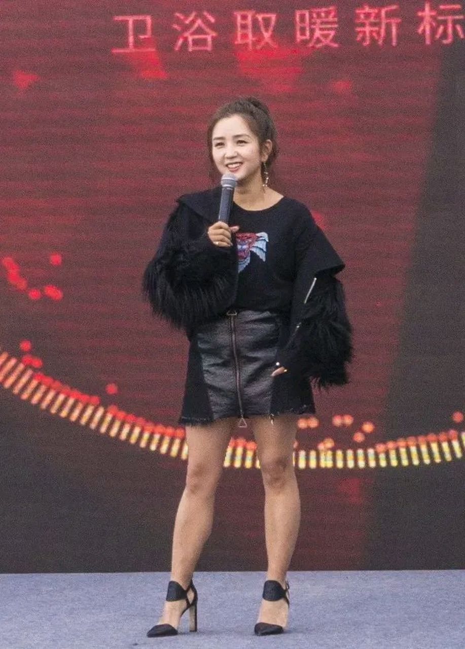 3月29日,女明星何洁引发了网友的热议,原因是她十分傲娇的晒出了自己