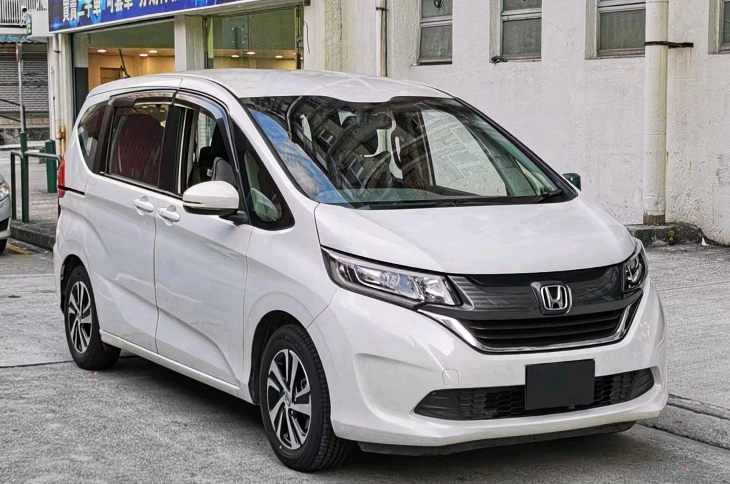 本田freed街头实拍,空间更大,配置更实用,采用飞度同平台