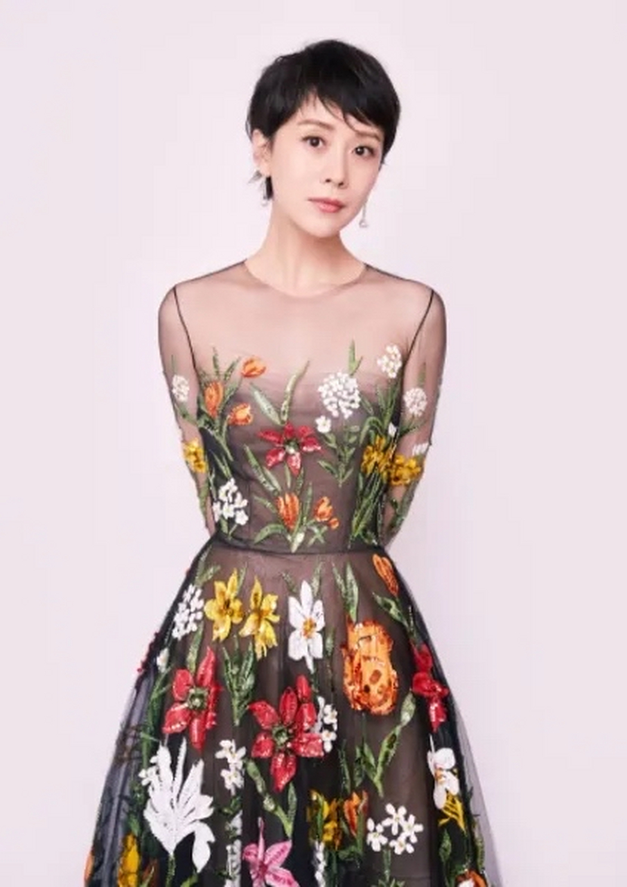 1997年,年仅19岁的海清就凭借优异的成绩,同时被北