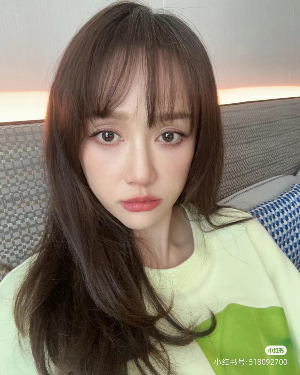 陈乔恩晒近照,糖果卫衣搭配牛仔短裤,好元气少女啊!