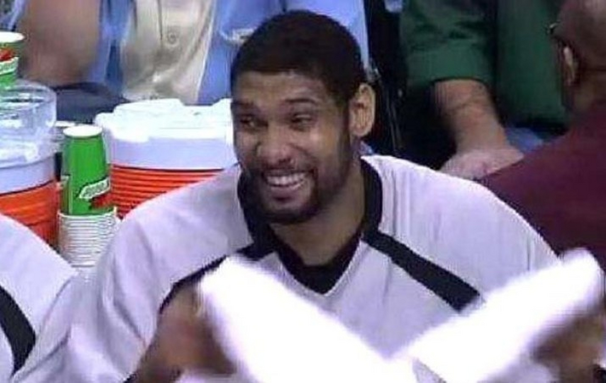 普尔给裁判传球却吃技犯!邓肯表示你这算啥!