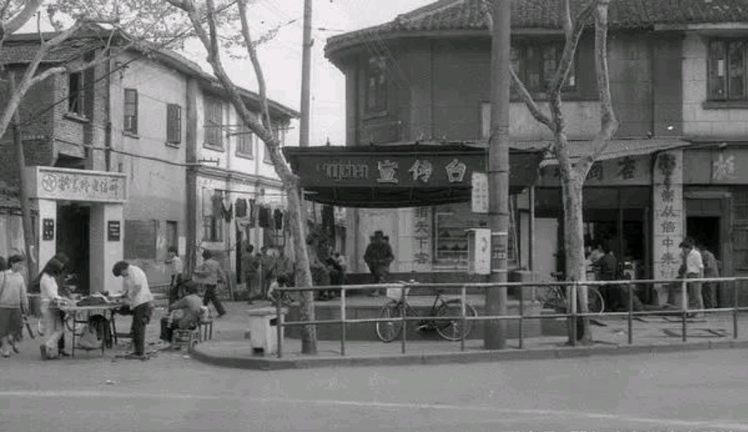 90年代浙江杭州老照片,看下那时的"大街小巷"你还认得不
