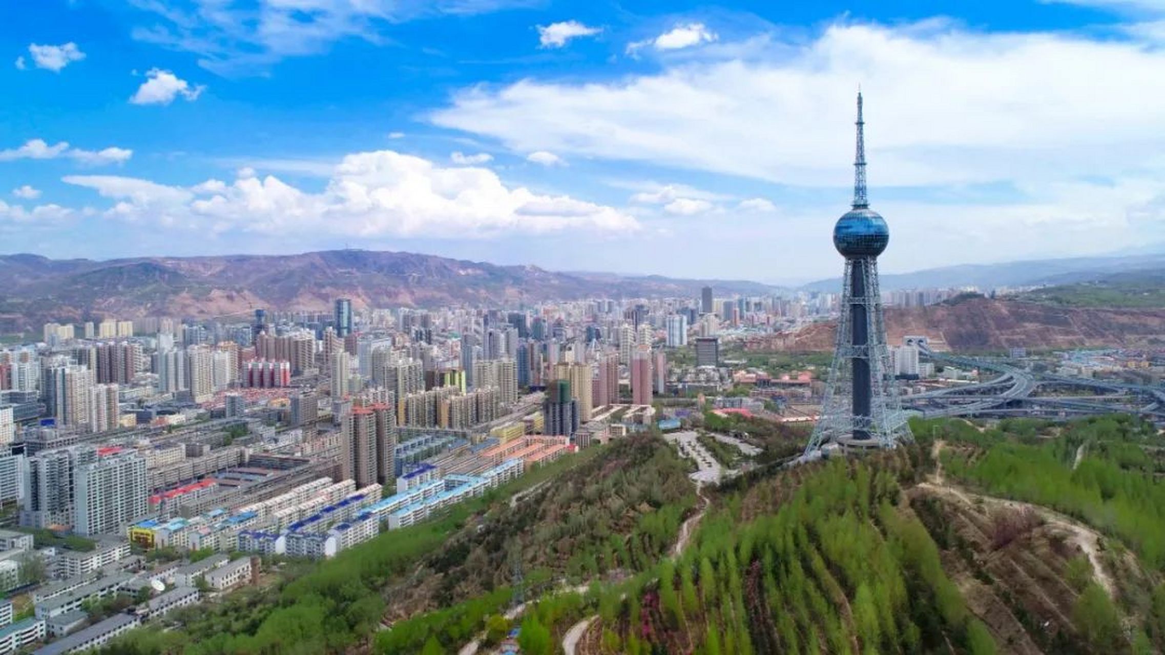 西宁,青海省省会,古称青唐城,西平郡,鄯州,位于湟水中游河谷盆地,是