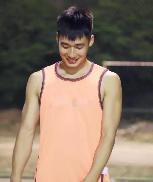 郑州大学篮球体育生王晨曦最新私照