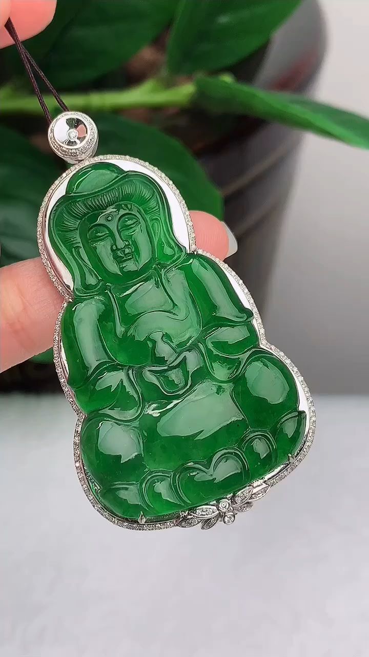 天然a货翡翠 g 3329 18k金伴钻镶嵌满绿正装观音吊坠 玉质细腻 种水好