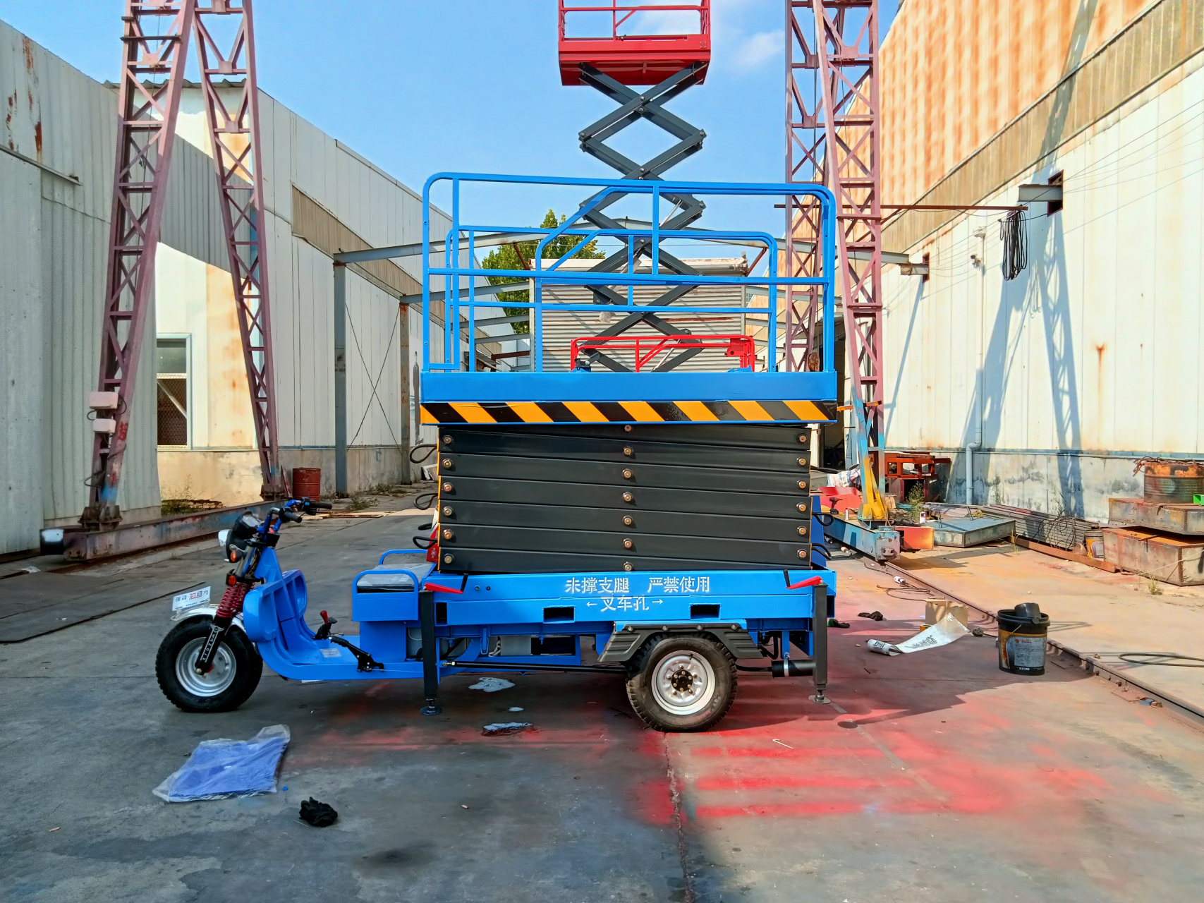 三轮车移动剪叉升降机效果展示