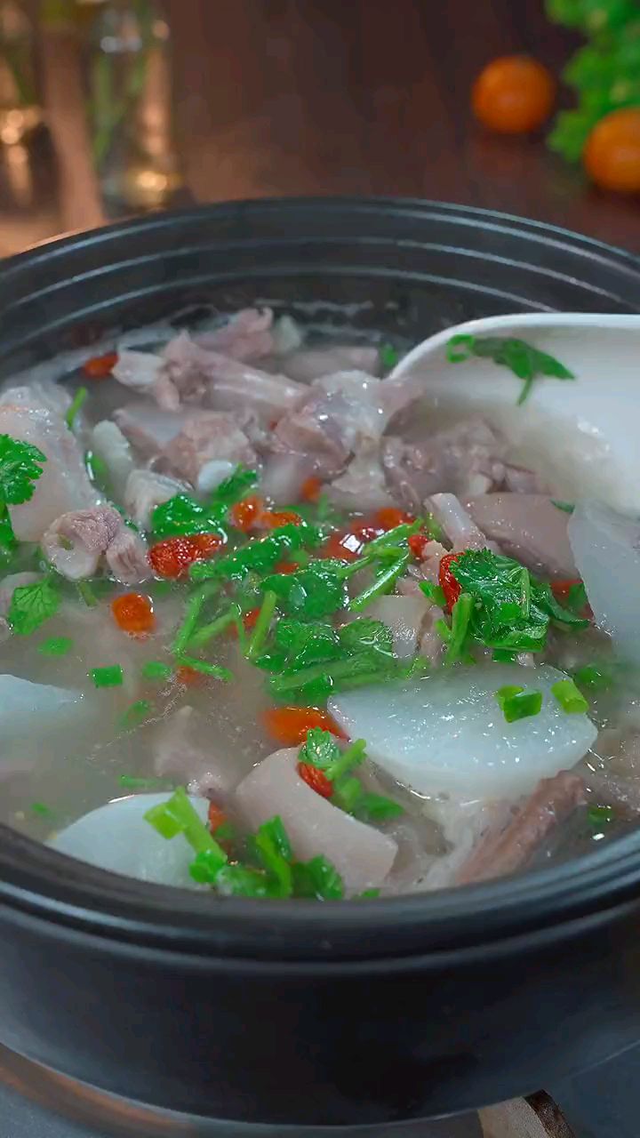 清炖羊肉汤的简单做法不油腻哟