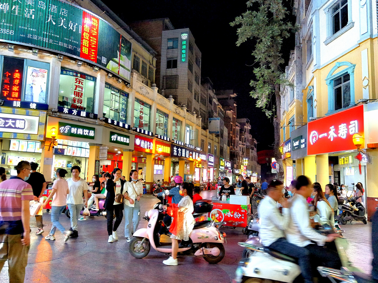 广西玉林这街道,汇聚了各地的美食,知道的人却不多