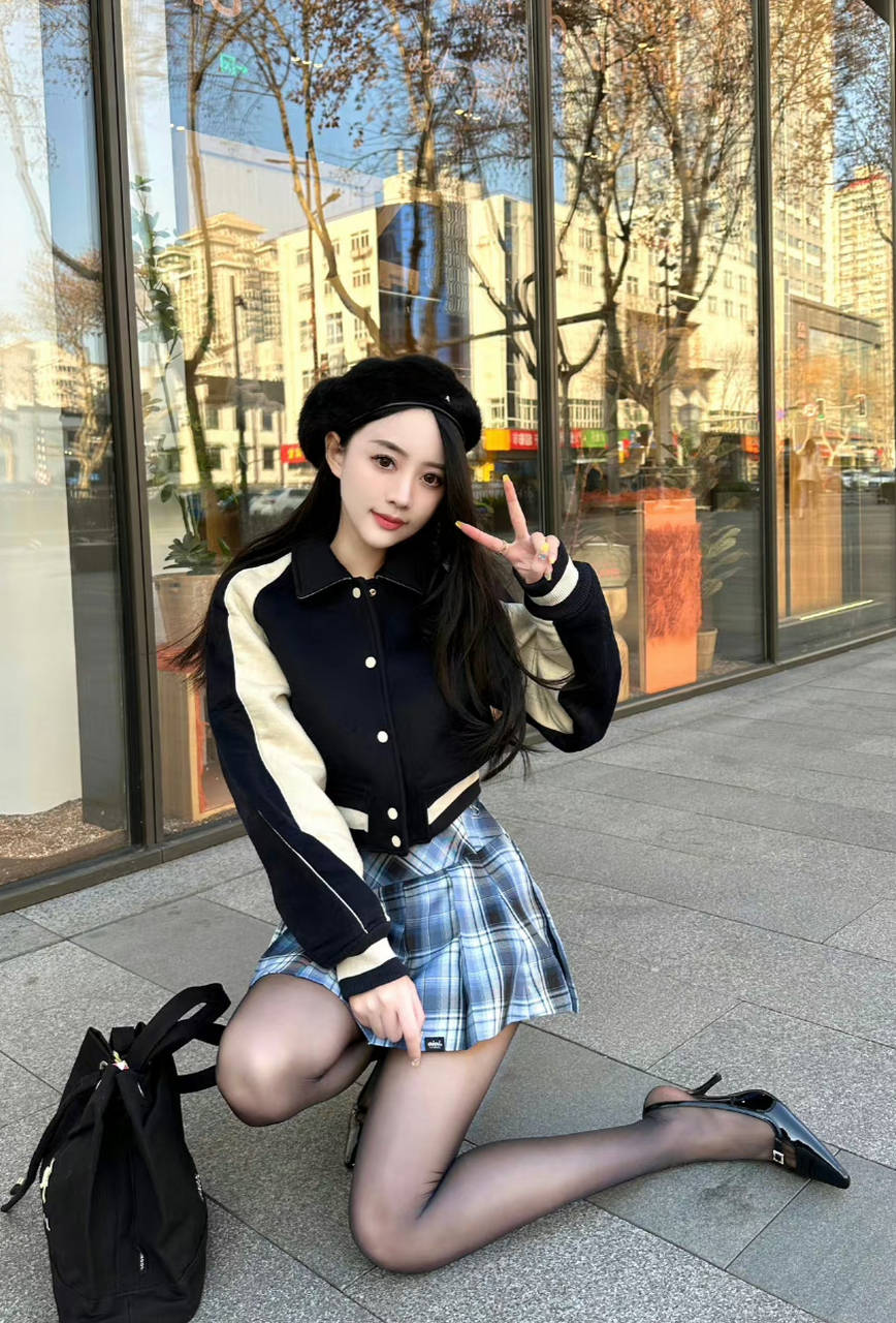 清纯甜美的黑丝大长腿美女#大长腿# #黑丝